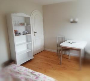 a small room with a table and a white door at Haus Ferchen in Enge-Sande