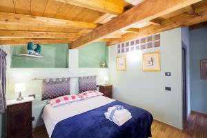 A bed or beds in a room at Alla Porta Di Sotto B&B