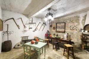A kitchen or kitchenette at Alla Porta Di Sotto B&B