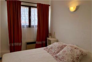 Ένα ή περισσότερα κρεβάτια σε δωμάτιο στο Mas du Clos de la Barque