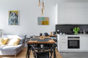 Kuchnia lub aneks kuchenny w obiekcie Apartament Słoneczny - Młyn Maria - Art Apartments