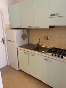 Dapur atau dapur kecil di Villetta a Lido Delle Nazioni