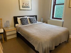 Ένα ή περισσότερα κρεβάτια σε δωμάτιο στο Berkeley House +11 φωτογραφίες