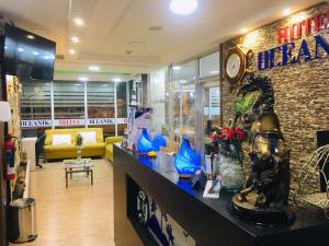 a lobby of a store with a clock on the wall at HOTEL OCEANIK in Manta