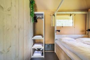 Postel nebo postele na pokoji v ubytování Glamping lodge with Eco-Wellness + 99 fotografií