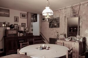 a black and white photo of a dining room with a table at souslens, Castaignos-Souslens 40 in Castaignos-Souslens