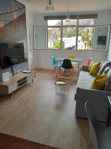 a living room with a couch and a table at Vivienda con encanto, en un complejo con piscina in La Estrella