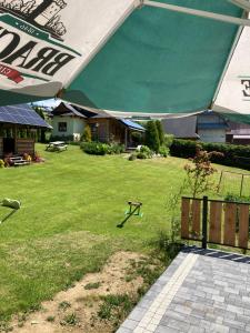 Vonkajšia záhrada v ubytovaní Domki Chatka U Staszka