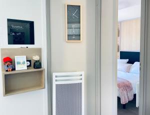 Posteľ alebo postele v izbe v ubytovaní COTTAGE 2chambres-piscine-mer-plages-pistes cyclables