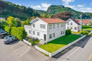 an aerial view of a white house with a parking lot at Fedafjorden Apartments in Feda