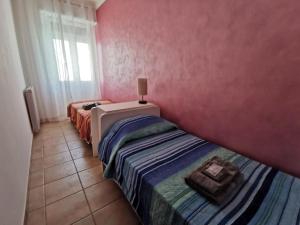 a bedroom with a bed and a lamp on a table at HappyHome, Belissimo appartamento in Torino in Turin