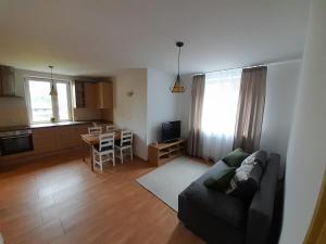 Część wypoczynkowa w obiekcie Apartament Koninki