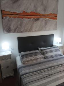 Łóżko lub łóżka w pokoju w obiekcie PLAYA ALMARDA CORINTO, PISCINA, WIFI,2 TERRAZAS, BARBACOA,TRANQUILo