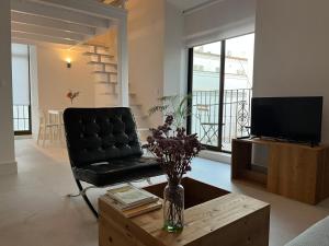 A television and/or entertainment centre at Loft EL DUQUE
