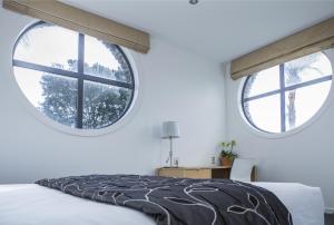 Uma cama ou camas num quarto em Waves