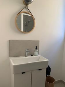Fotografie z fotogalerie ubytování A cosy renovated one bedroom appartement with parking space and near the sea and the historical city center v Primoštenu