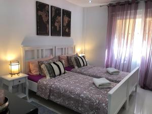 Postel nebo postele na pokoji v ubytování Apartamento con impresionantes vistas y piscina + 37 fotografií