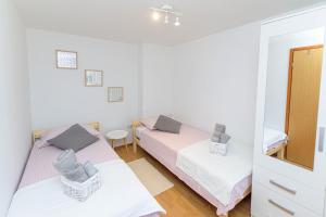 En eller flere senge i et værelse på Apartment Dragonja