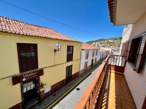 Un balcon sau o terasă la Lovely spacious apartment in the center - Vilaflor