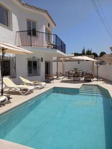 Bazén v ubytování Villa El Algarrobo nebo v jeho okolí