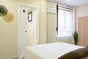 Ein Bett oder Betten in einem Zimmer der Unterkunft AP TURIST VELÁZQUEZ