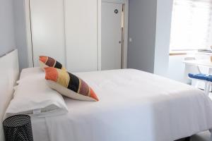 Ein Bett oder Betten in einem Zimmer der Unterkunft AP TURIST VELÁZQUEZ