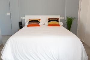 Ein Bett oder Betten in einem Zimmer der Unterkunft AP TURIST VELÁZQUEZ