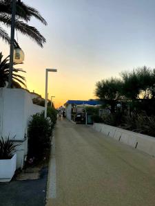 Bình minh/hoàng hôn nhìn từ nhà nghỉ dưỡng  hoặc gần đó