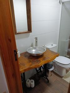 a bathroom with a sink and a toilet at Aconchego da Serra Geminados in São Joaquim