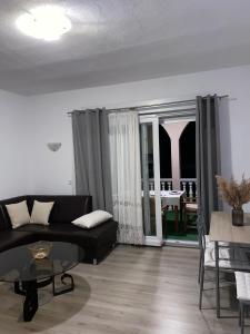 Coin salon dans l'établissement Three bedroom apartment between Trogir and Split