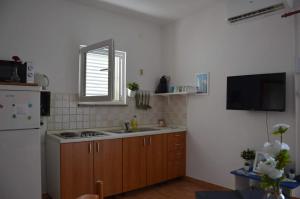 Küche/Küchenzeile in der Unterkunft Apartments Burcul Pag