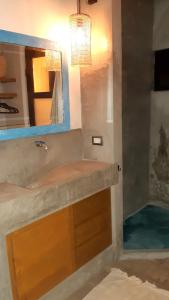 Koupelna v ubytování Moyas House