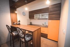 a small kitchen with a wooden table and chairs at Apartment Ilunion I in Vrnjačka Banja