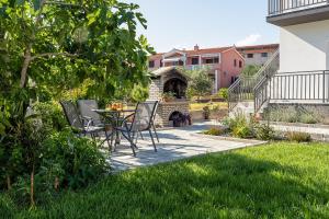 Zahrada ubytování Apartment By The Sea