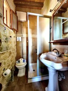 A bathroom at Virginia - Peaceful Traditional House