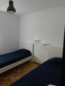 Ein Bett oder Betten in einem Zimmer der Unterkunft Tranquilo piso en Cimadevilla