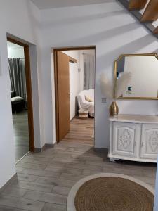 Fotografia z galérie ubytovania Three bedroom apartment between Trogir and Split v destinácii Kaštela