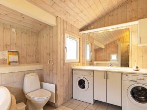 Koupelna v ubytování 6 person holiday home in Bindslev-By Traum + 13 fotografií