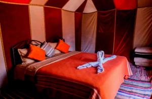 Postel nebo postele na pokoji v ubytování Desert Romantic Camp