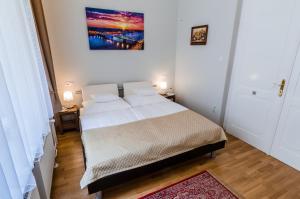 a bedroom with a bed and a lamp at Anabelle Bed and Breakfast in Budapest