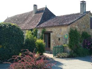 Gallery image of Charmante Maison de Campagne avec Jardin Clôturé, Cheminée et Wi-Fi Proche de la Dordogne - FR-1-616-150 in Saint-Capraise-de-Lalinde