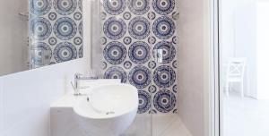 A bathroom at Camere Maré