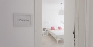 A bed or beds in a room at Camere Maré