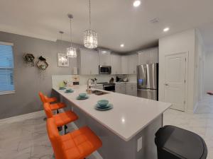 Winterfield Storey Lakeview 4173的厨房或小厨房