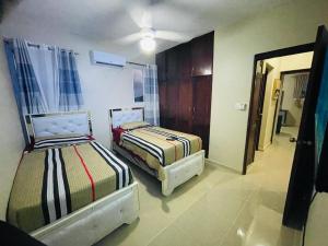 Giường trong phòng chung tại Condo 3 Bd Apt Internet,2 Parqueo,lavadora,ac