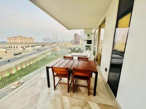Balkón nebo terasa v ubytování FIVE Palm Jumeirah - 2 Bedrooms & Maid Room in a Splendid Resort - ModernLux