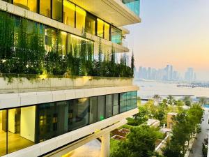 Nespecifikovaný výhled na destinaci Dubaj nebo výhled na město při pohledu z apartmánu