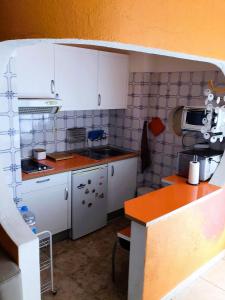 Η κουζίνα ή μικρή κουζίνα στο 1 Bedroom Apartment Chaves, Praceta Vitorino Nemesio, Albufeira