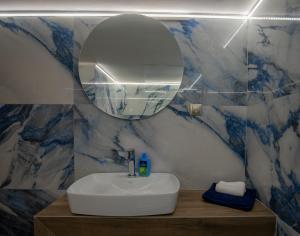 Ένα μπάνιο στο Max Blue apartment, a stay like no other