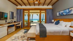 TV a/nebo společenská místnost v ubytování Fiyavalhu Resort Maldives